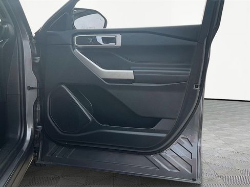 Used 2022 Ford Explorer XLT image 23