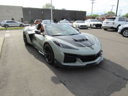 Used 2024 Chevrolet Corvette Z06 RWD image 13