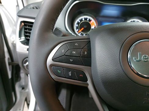 Used 2021 Jeep Cherokee Limited image 16