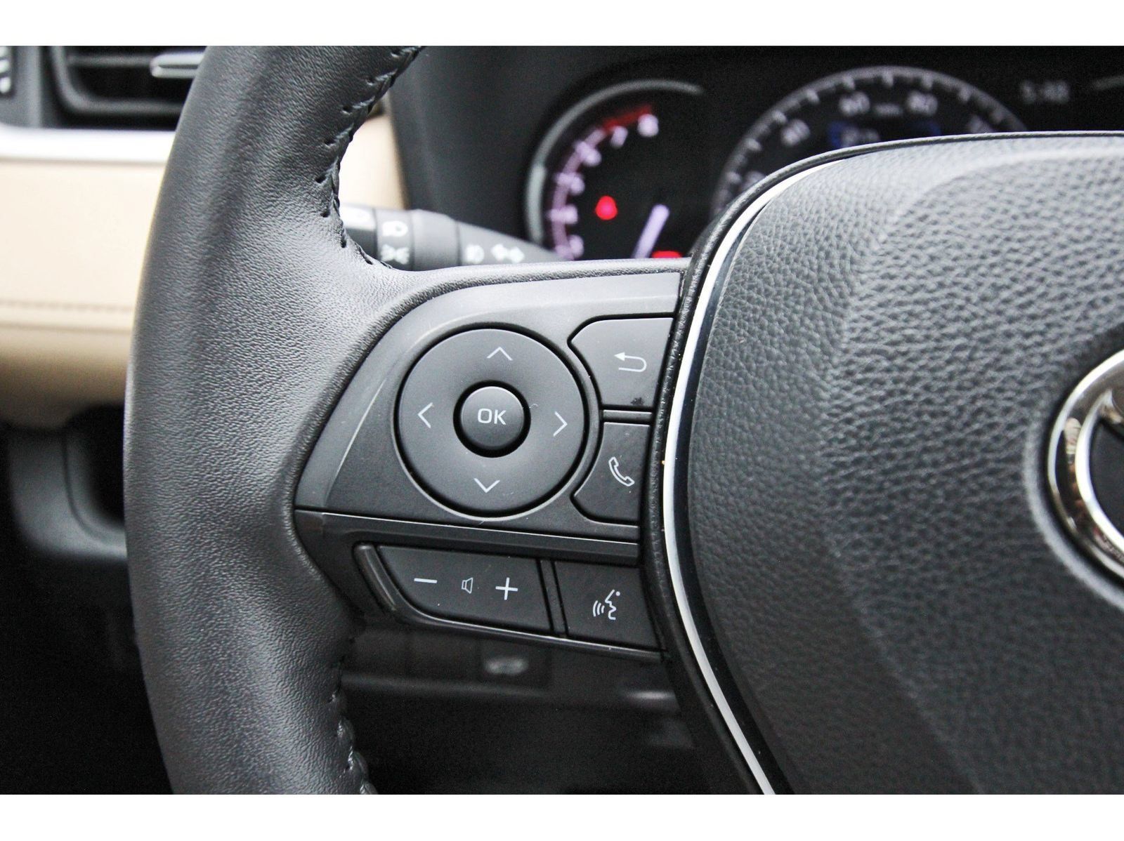 Used 2024 Toyota RAV4 XLE Premium FWD image 17