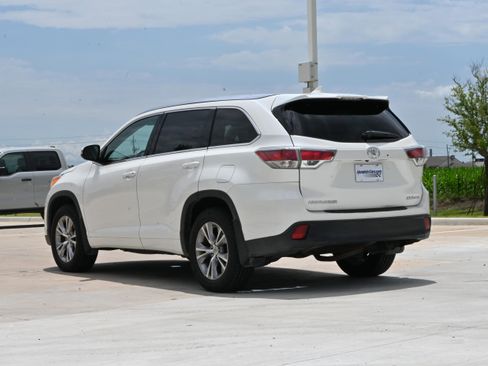 Used 2014 Toyota Highlander XLE AWD/4WD image 7