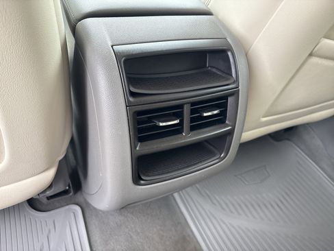 Used 2019 Cadillac XT5 Luxury AWD/4WD image 18