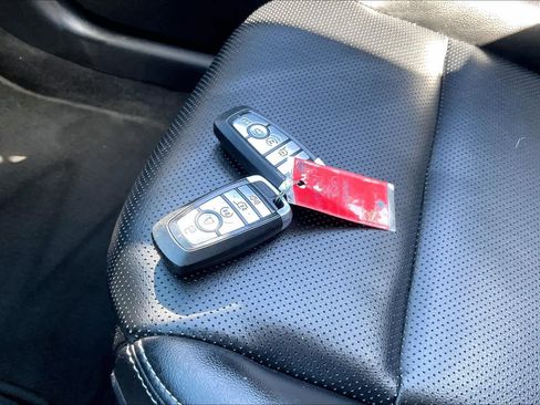 Used 2022 Ford Escape SEL w/ Technology Package image 13