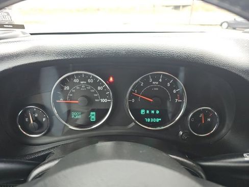 Used 2017 Jeep Wrangler Unlimited Rubicon w/ Connectivity Group image 21