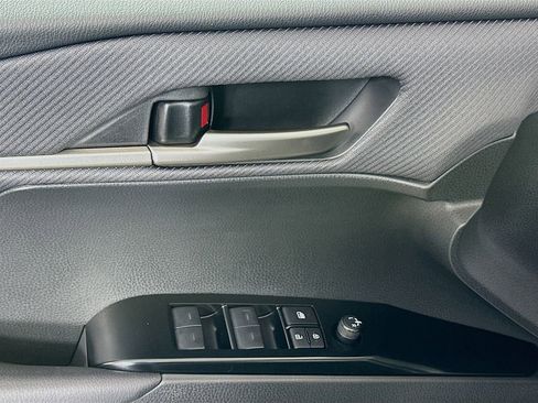 Used 2025 Toyota Camry SE image 18