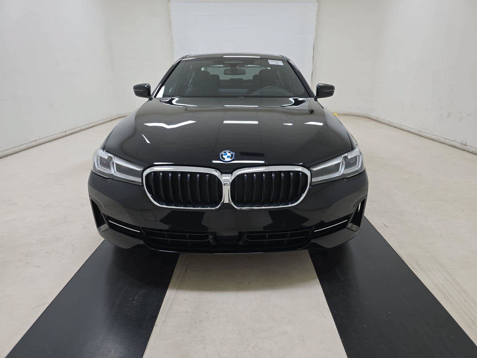 Used 2023 BMW 530e w/ Executive Package RWD image 2