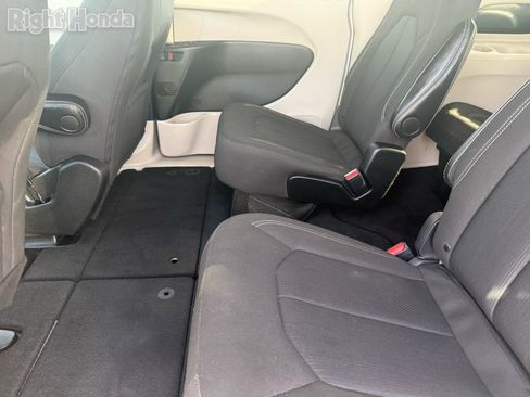 Used 2024 Chrysler Voyager LX image 25