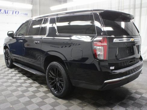 Used 2023 Chevrolet Suburban Premier image 5