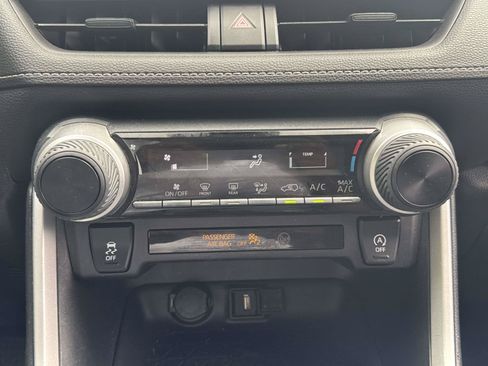 Certified 2021 Toyota RAV4 LE AWD/4WD image 24