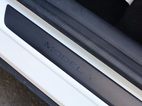 Used 2020 Tesla Model Y Long Range AWD/4WD image 13