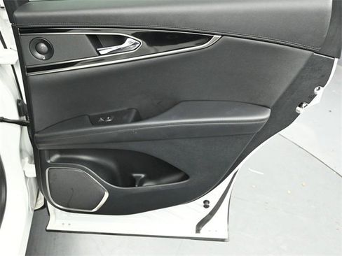 Certified 2023 Lincoln Nautilus Reserve w/ Luxury Package image 28