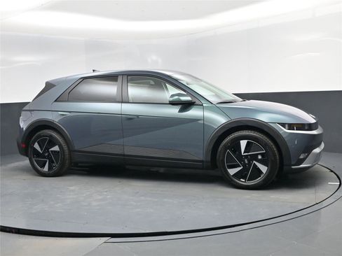 New 2026 Hyundai Ioniq 5 SE image 2