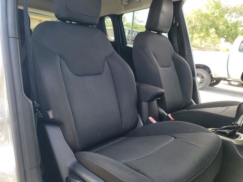 Used 2015 Jeep Renegade Latitude w/ Popular Equipment Group FWD image 20