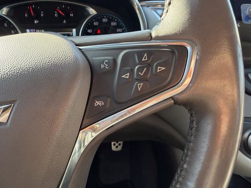 Used 2017 Chevrolet Malibu LT w/ Leather Package FWD image 11