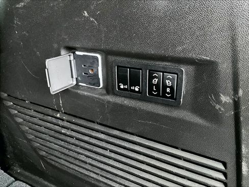 Used 2021 Chevrolet Tahoe LT w/ LT Signature Package image 10