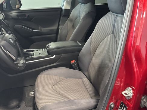 Used 2022 Toyota Highlander LE image 36