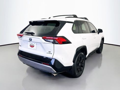 Used 2024 Toyota RAV4 SE w/ Convenience Package image 5