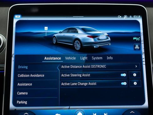 Used 2022 Mercedes-Benz S 500 4MATIC w/ AMG Line Package image 33