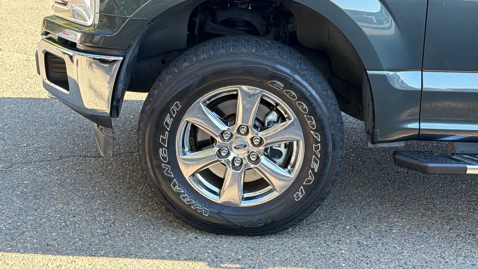 Used 2018 Ford F150 XLT w/ Equipment Group 301A Mid AWD/4WD image 9