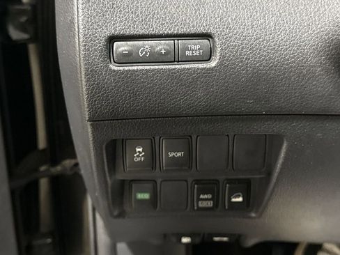 Used 2016 Nissan Rogue SV image 18