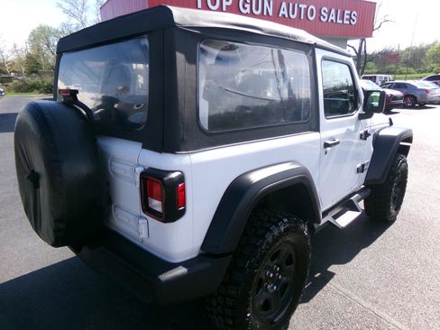 Used 2019 Jeep Wrangler Sport AWD/4WD image 3