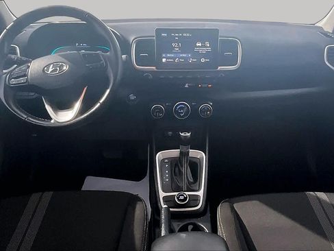 Used 2025 Hyundai Venue SEL FWD image 16