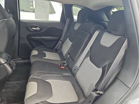 Used 2014 Jeep Cherokee Latitude AWD/4WD image 14