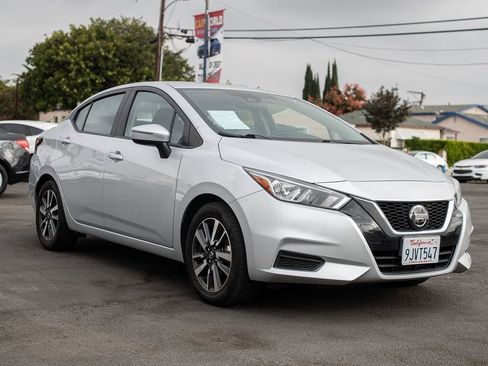 Used 2021 Nissan Versa SV image 1