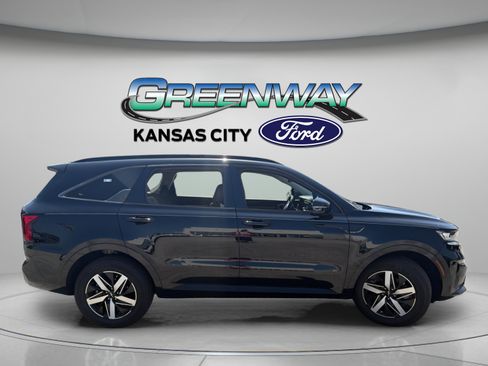 Used 2023 Kia Sorento S FWD image 9
