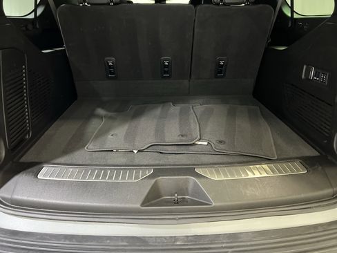 Certified 2025 Chevrolet Suburban Premier image 14