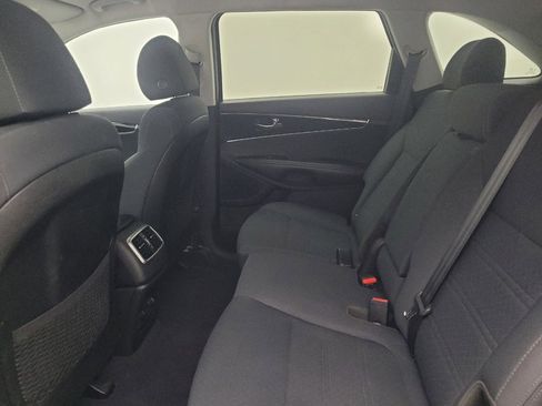 Used 2019 Kia Sorento AWD w/ LX Convenience Package image 18