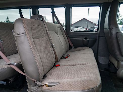 Used 2017 Chevrolet Express 3500 LT w/ LT Preferred Equipment Group image 24