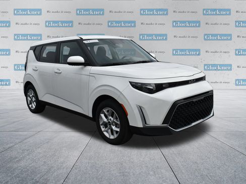 Used 2025 Kia Soul LX image 3