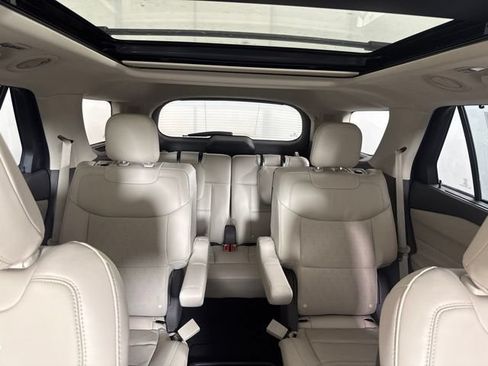 Certified 2020 Ford Explorer Platinum w/ Premium Technology Package AWD/4WD image 14