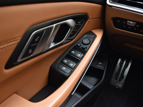 Used 2021 BMW 330i w/ M Sport Package image 34