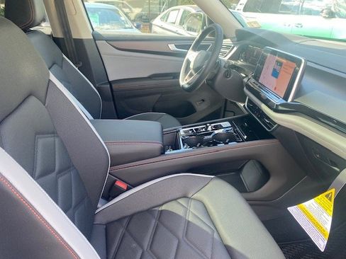 New 2026 Volkswagen Atlas Peak Edition image 8