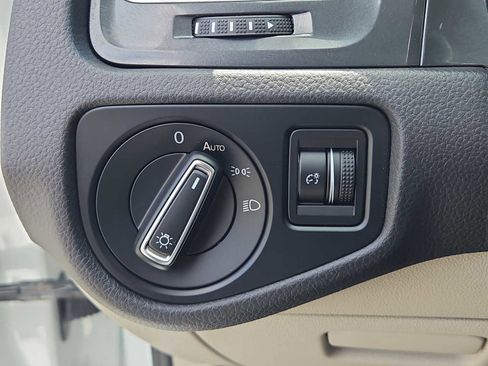 Used 2018 Volkswagen Golf SE FWD image 18