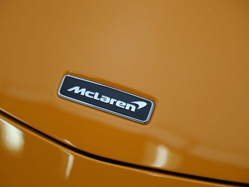 Used 2024 McLaren Artura RWD image 36