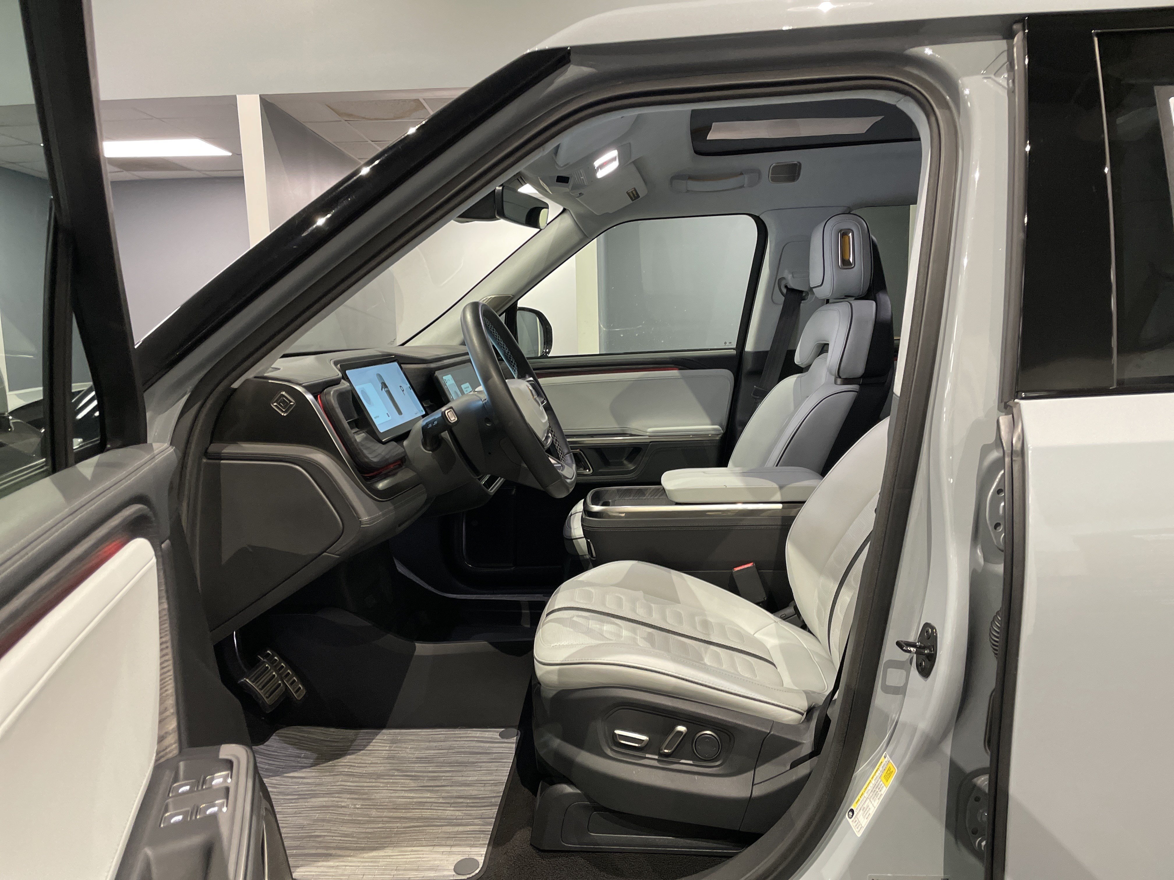 Used 2023 Rivian R1T Adventure Quad AWD/4WD image 15