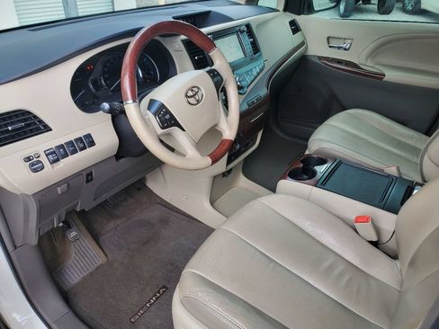 Used 2014 Toyota Sienna Limited w/ Limited Premium Package AWD/4WD image 16