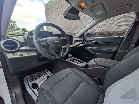 Used 2025 Chevrolet Trax LS FWD image 15