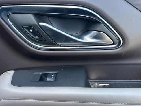 Used 2024 Chevrolet Suburban LT image 23