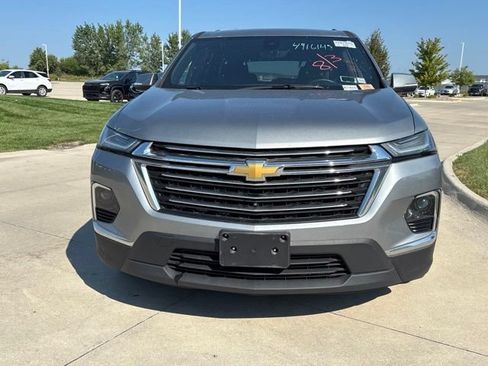 Used 2023 Chevrolet Traverse LT w/ Rear Camera Mirror Package AWD/4WD image 3
