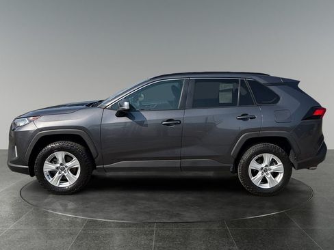 Used 2021 Toyota RAV4 XLE AWD/4WD image 5