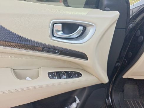 Used 2019 INFINITI QX60 Luxe w/ Essential Package FWD image 11