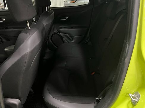 Used 2018 Jeep Renegade Altitude image 9