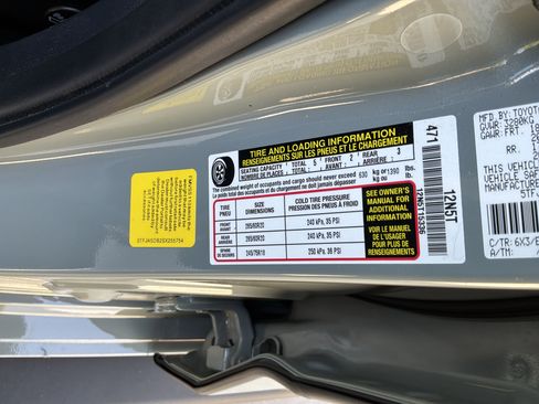 Used 2025 Toyota Tundra Limited AWD/4WD image 34