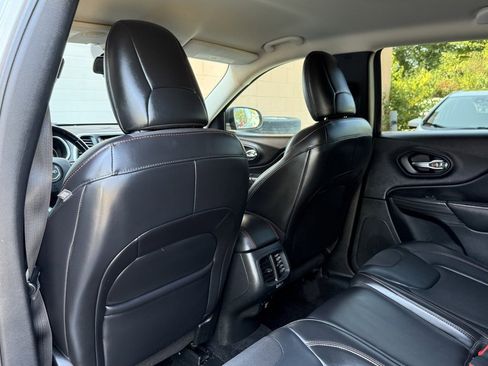 Used 2017 Jeep Cherokee Trailhawk w/ Comfort & Convenience Group image 16