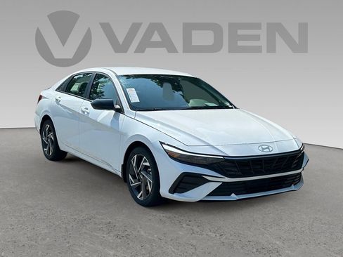 New 2025 Hyundai Elantra SEL image 1