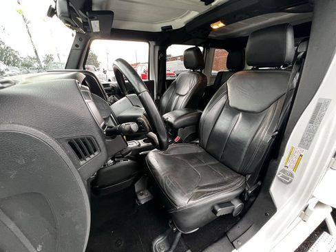 Used 2018 Jeep Wrangler Unlimited Altitude image 11